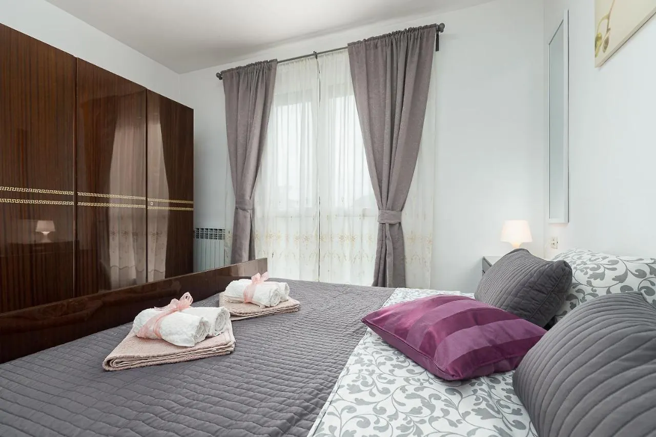 Ferienwohnung Dea B4+1 Poreč Apartment
